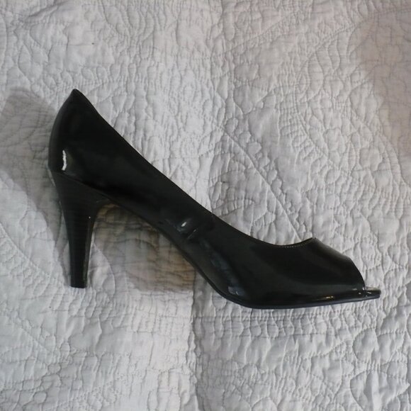 NEW WITHOUT BOX- Predictions Brand Black Patent Peep Toes w/ Stack Heels-SZ 13W - Picture 5 of 9